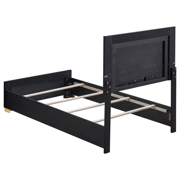 Bedroom Set With Accents