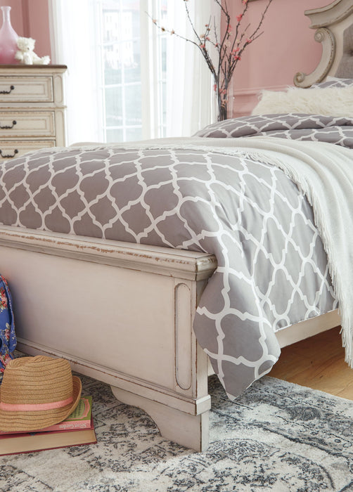 Realyn - Panel Bed