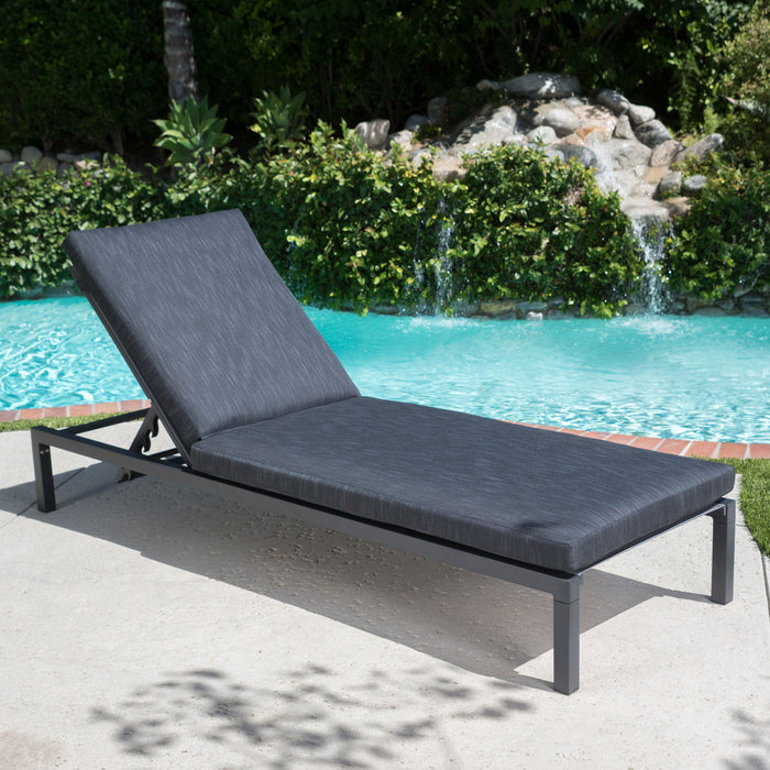 Modern Chaise Lounge With Wate Resistant Fabric Cushions
