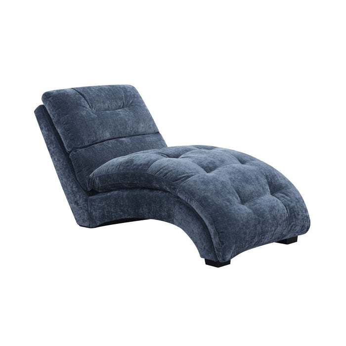 Dominick Chaise in Amigo
