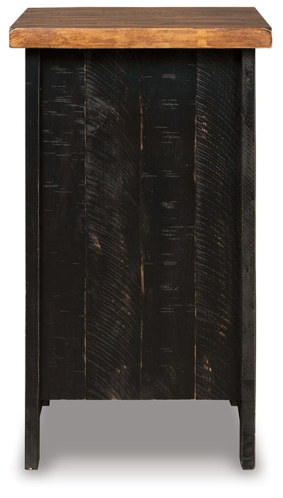 Valebeck - Chair Side End Table - Black / Brown