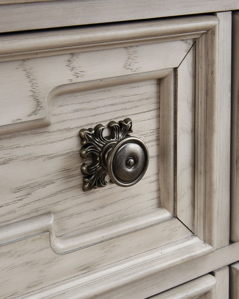 Bruchandi - Dresser