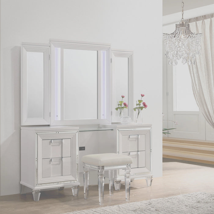 Twenty Nine Dressing Set w/LED & USB Plug in White with Stool
