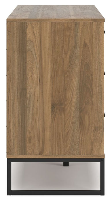 Deanlow - Six Drawer Dresser - Honey