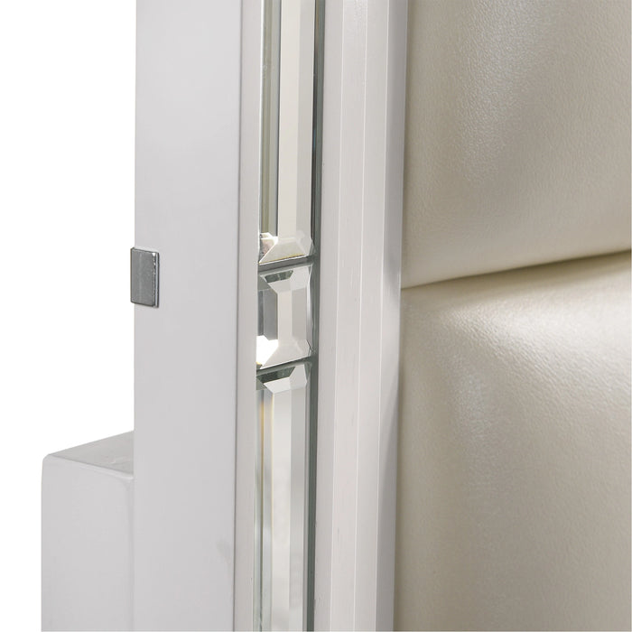 Twenty Nine Storage Bedroom Set
