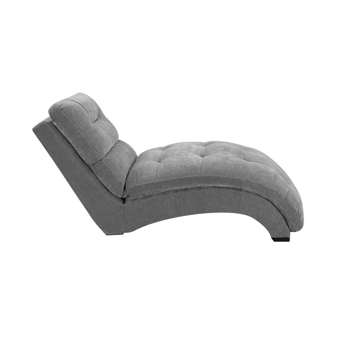 Dominick Chaise in Amigo