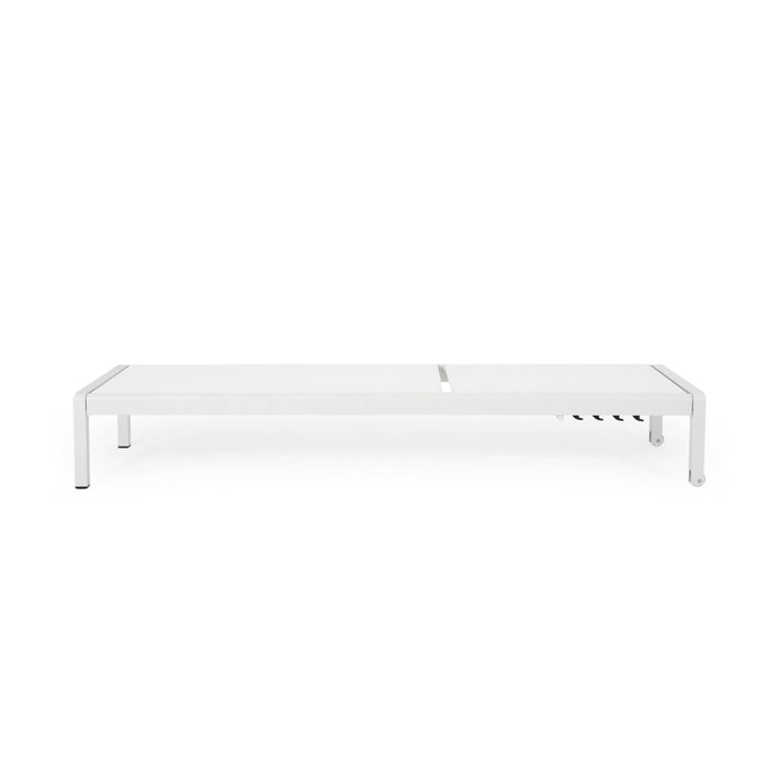 Outdoor Patio Chaise Lounge With 5 Reclining Positions
