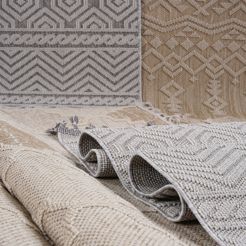 Guros - 6' X 9' Medallion Indoor / Outdoor Area Rug - Gray / White