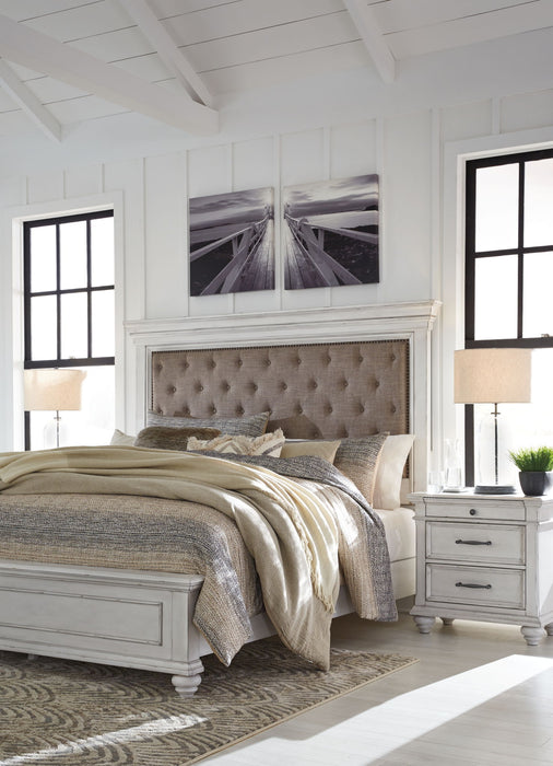 Kanwyn - Upholstered Panel Bed