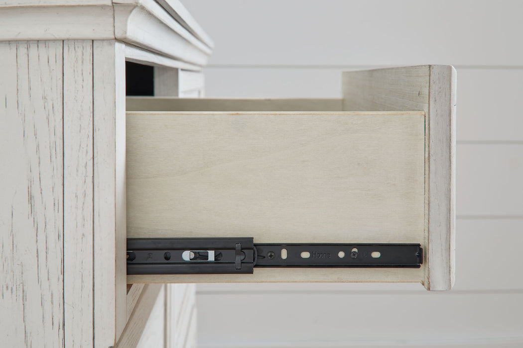 Robbinsdale - Five Drawer Chest - Youth - Antique White