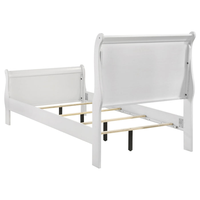 Bedroom Set With Curved Details