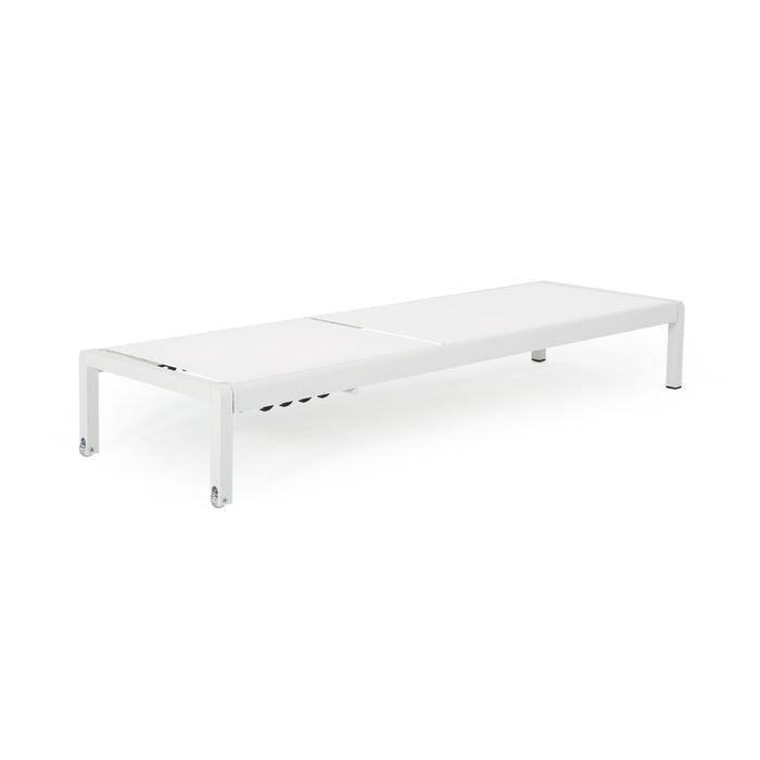 Outdoor Patio Chaise Lounge With 5 Reclining Positions