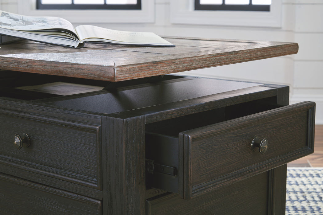 Tyler Creek - Lift Top Cocktail Table - Grayish Brown / Black